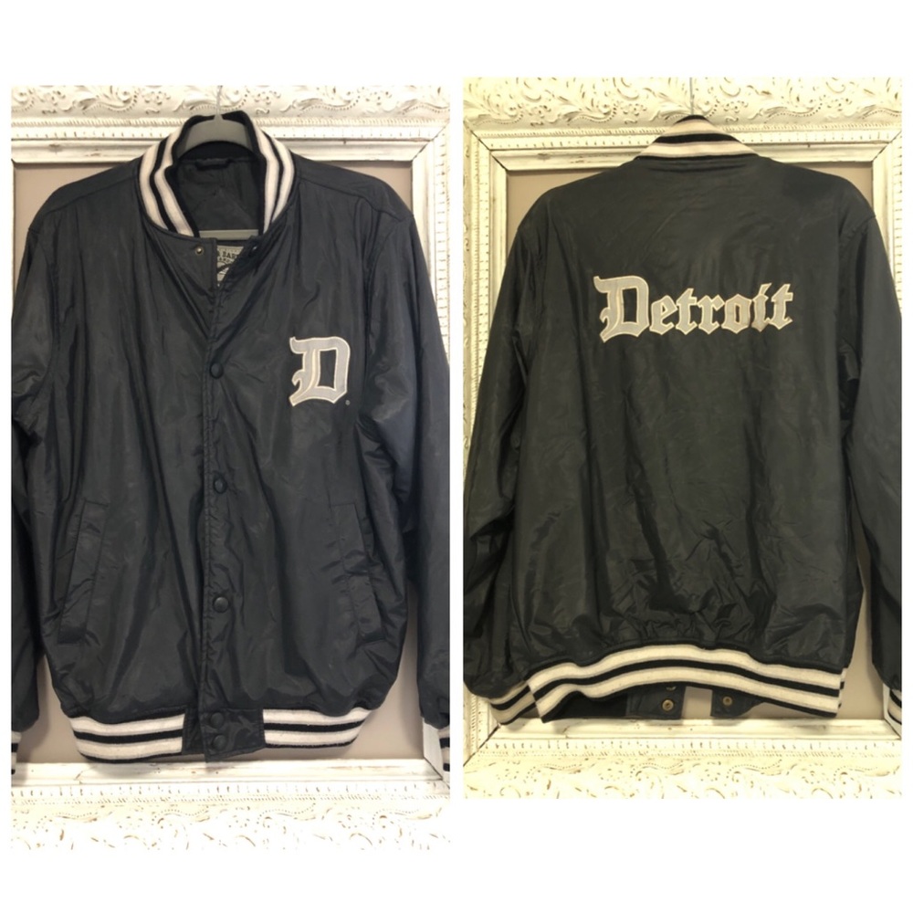 Vintage Detroit Bomber Jacket. Steve and Barry’s. Size S/M. ❣️